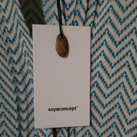 🌹Aqua Green Blouse - Picture 4 of 6